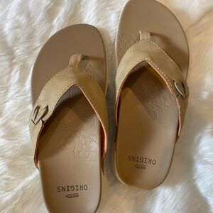 Clarks earth Origins Tan Sandals